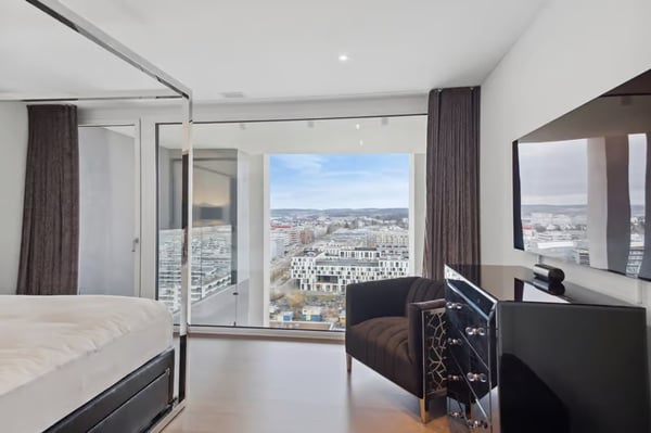 Grosszügige 4.5-Zimmer-Wohnung mit Stadtblick in Zürich-Seebach 1