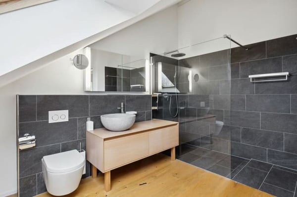 Geräumige 4.5-Zimmer-Wohnung mit Garage und Balkon in Dielsdorf 1