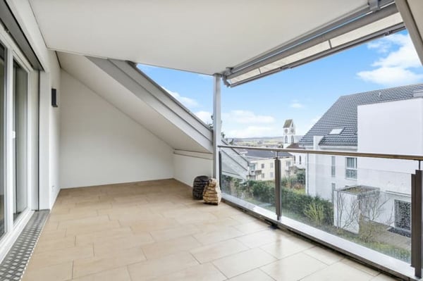 Geräumige 4.5-Zimmer-Wohnung mit Garage und Balkon in Dielsdorf 2