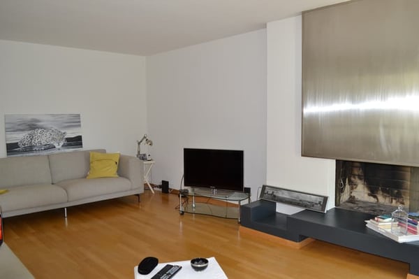 Charmante 2.5-Zimmer-Wohnung mit Balkon und Waldblick in Küsnacht