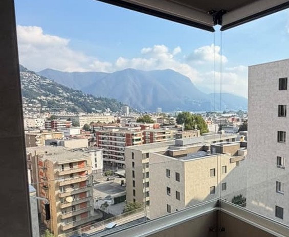 Ultimo luminoso appartamento di 3.5 locali con balcone e vista lago a Lugano 1