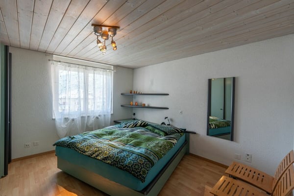 Charmante 1.5-Zimmer-Dachwohnung mit Galerie und Bergsicht 5