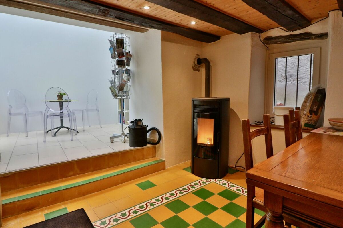 Au coeur du Vieux Bourg de Martigny, très belle maison familiale, pleine de charme de 5.5 pces idéale comme maison familiale ou maison d'hôtes.