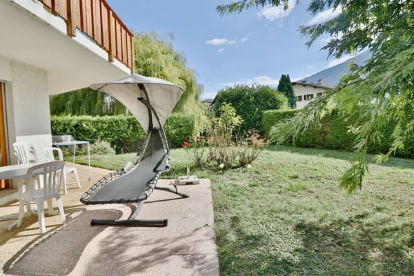 LEYTRON - UNE MAISON OÙ L'ON ENTEND PRESQUE LES ENFANTS JOUER DANS LE JARDIN? 10