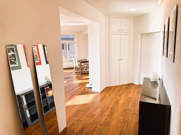 Weiträumige, helle 1.5 - Zimmerloft mit Blick auf See und Zürihornpark (Zürich Seefeld) 2