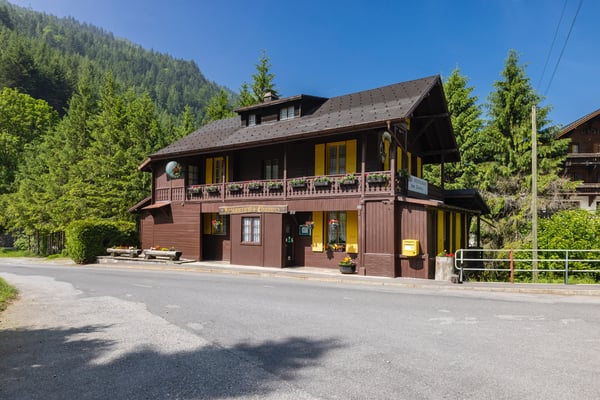 Restaurant individuel avec habitation aux Plans-sur-Bex 1