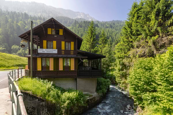 Chalet individuel de 1.5 pièces aux Plans-sur-Bex 1