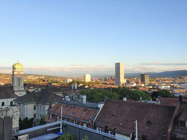 Charmante 3.5-Zimmer-Dachwohnung mit Panoramablick in Zürich-Wipkingen  / befristete bis 31.09.2027