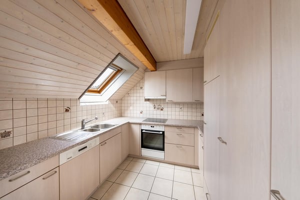 Helle und grosszügige Dachwohnung in ruhigem Wohnquartier 7