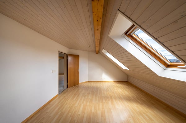 Helle und grosszügige Dachwohnung in ruhigem Wohnquartier 9