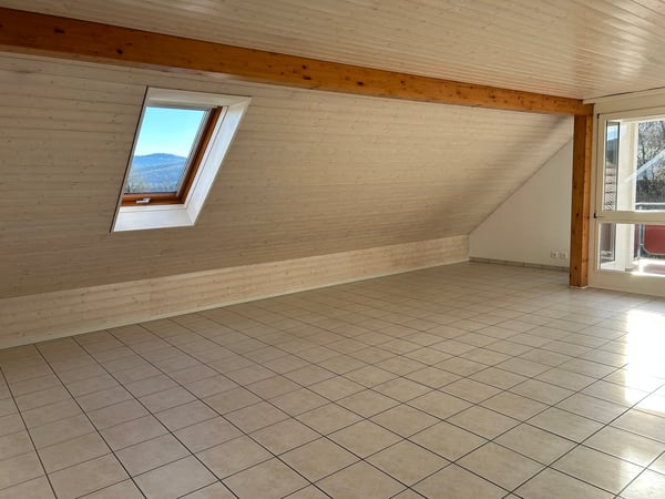 Helle und grosszügige Dachwohnung in ruhigem Wohnquartier 3