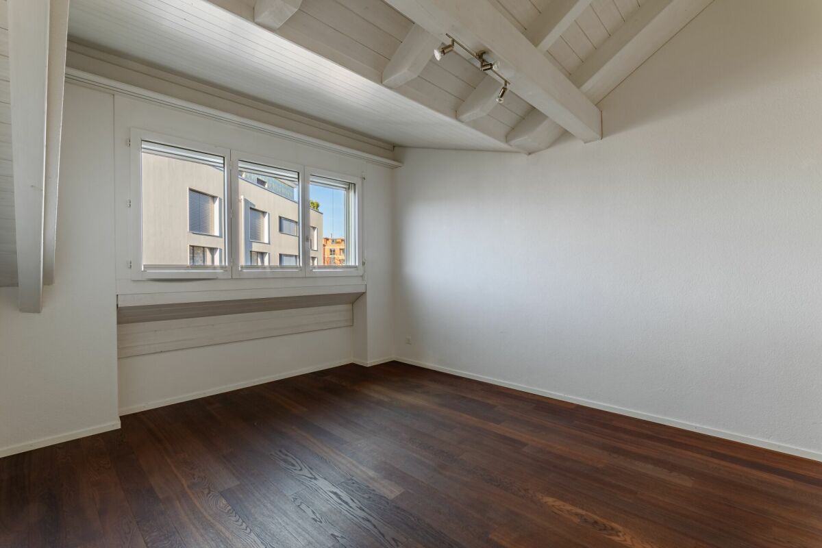 Large 7 1/2-room maisonette apartment in Cham