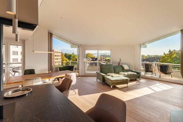 Hochwertig renovierte 5 1/2-Zimmer-Attikawohnung im Herzen von Hünenberg 4