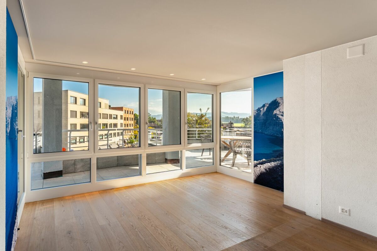 Hochwertig renovierte 5 1/2-Zimmer-Attikawohnung im Herzen von Hünenberg