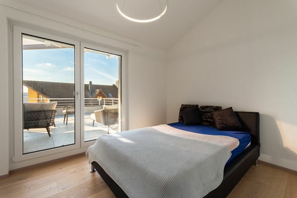 Hochwertig renovierte 5 1/2-Zimmer-Attikawohnung im Herzen von Hünenberg 12