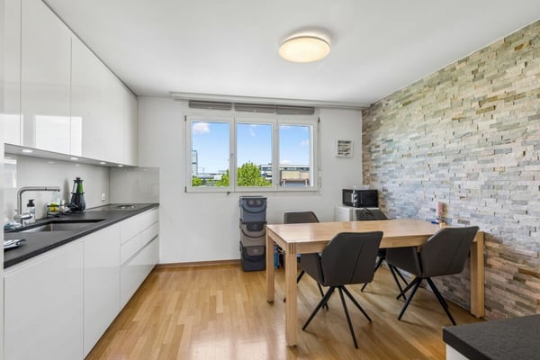 moderne 4 1/2 Zimmerwohnung mitten in Rotkreuz 5