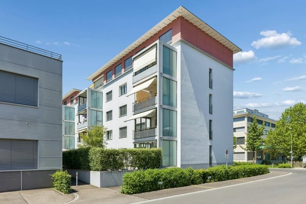 moderne 4 1/2 Zimmerwohnung mitten in Rotkreuz 1