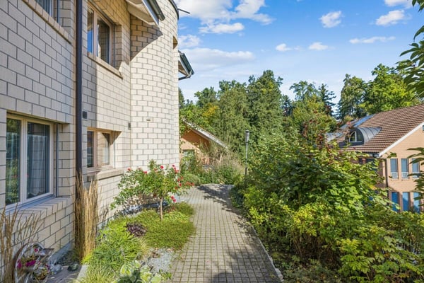grosszügiges 6 1/2 Zimmer-Doppeleinfamilienhaus in Rotkreuz 8