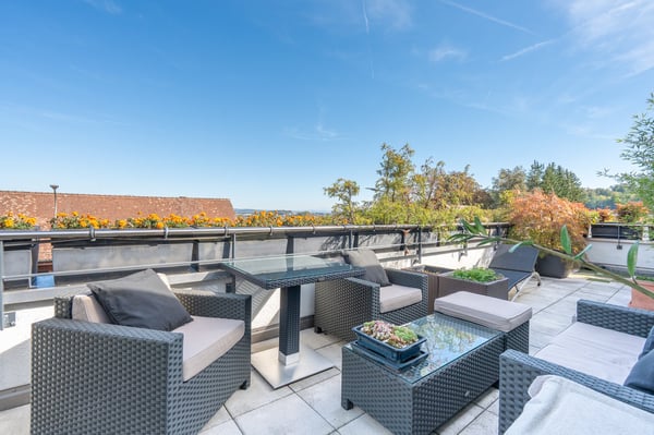 2.5-Zimmer-Attikawohnung mit Morgen- und Abendsonne – vor den Toren Zürichs 15
