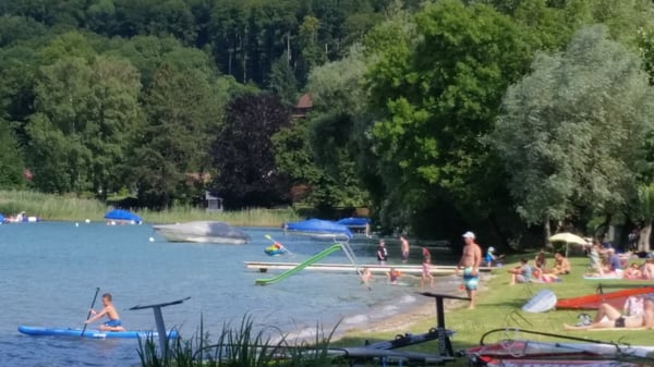 3 Minuten zu Fuss vom See entfernt wohnen 4.5 Zimmer-Wohnung im Hochparterre Lüscherz am Bielersee 5