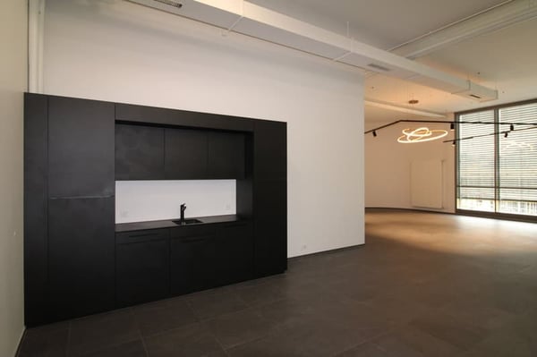 Lichtdurchflutete Gewerbefläche im Herzen von Pfäffikon SZ – sofort bezugsbereit 4