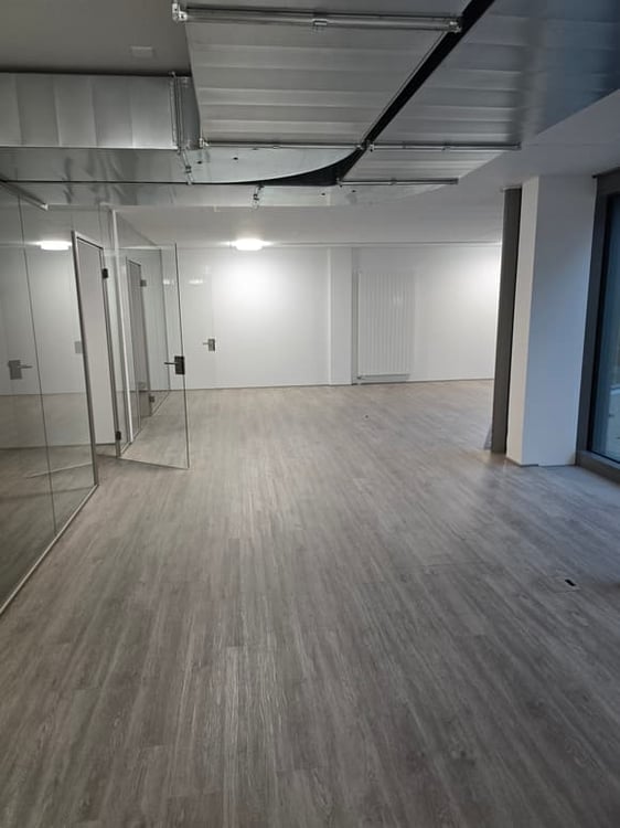 Modernes Büro mit Serverraum und flexibler Aufteilung im repräsentativen Businesscenter Halten 5