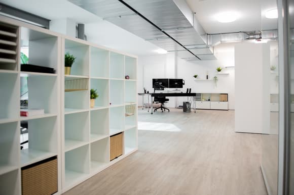 Modernes Büro mit Serverraum und flexibler Aufteilung im repräsentativen Businesscenter Halten 3