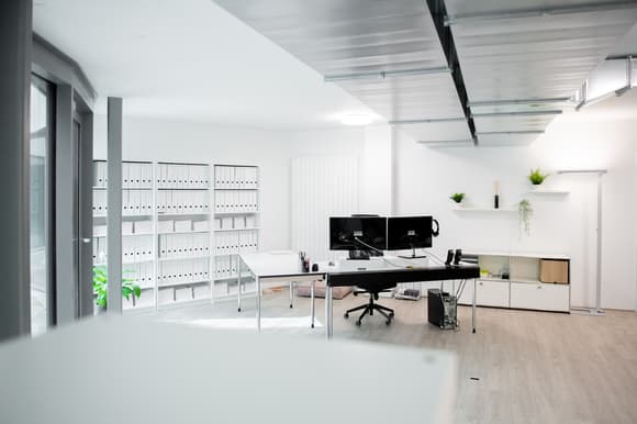 Modernes Büro mit Serverraum und flexibler Aufteilung im repräsentativen Businesscenter Halten 2