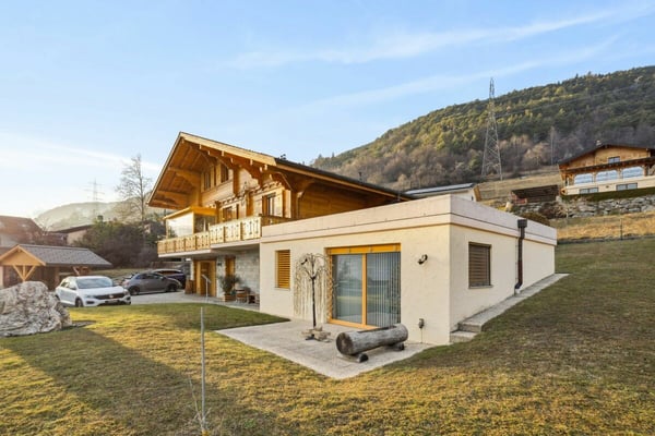 Charmant chalet familial avec potentiel professionel à Erde