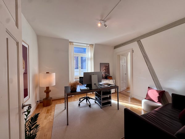 Charmante 4-Zimmer-Altbauwohnung mit Balkon und Aussicht 4