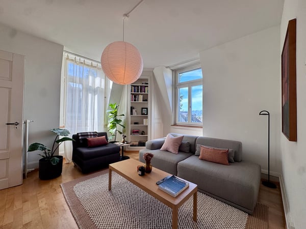 Charmante 4-Zimmer-Altbauwohnung mit Balkon und Aussicht 2