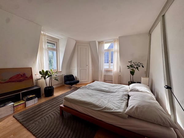 Charmante 4-Zimmer-Altbauwohnung mit Balkon und Aussicht 1