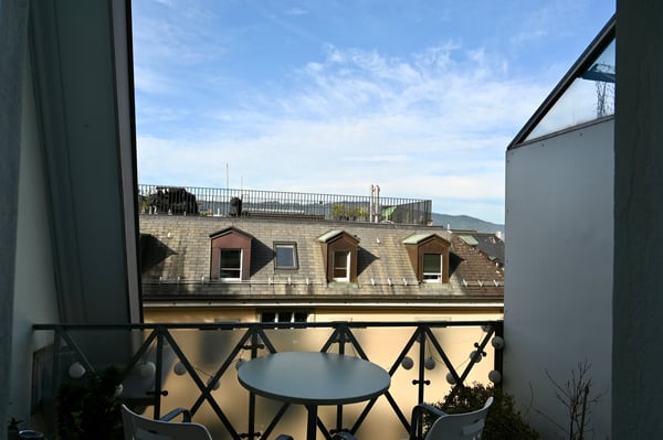 Charmante 4-Zimmer-Altbauwohnung mit Balkon und Aussicht 9