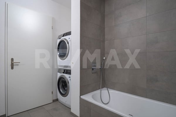 Helle 4.5-Zimmer-Wohnung mit Balkon und Lift modern und komplett ausgestattet 9