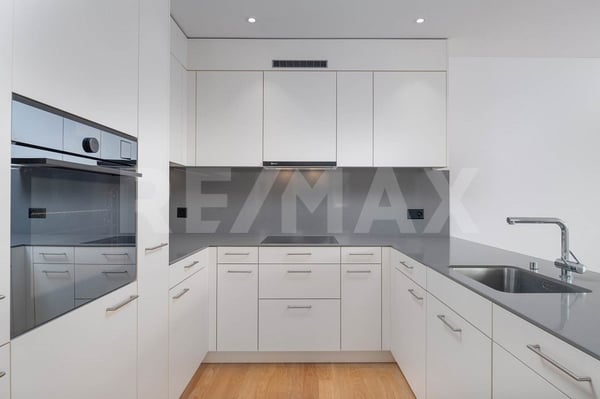Helle 4.5-Zimmer-Wohnung mit Balkon und Lift modern und komplett ausgestattet 6
