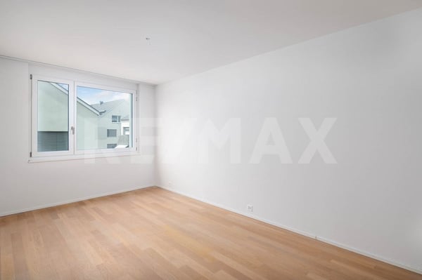 Helle 4.5-Zimmer-Wohnung mit Balkon und Lift modern und komplett ausgestattet 12