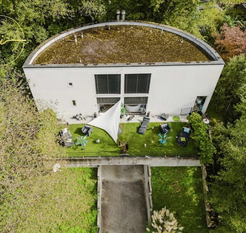 Villa exclusive et moderne avec vue imprenable et aménagements de haute qualité