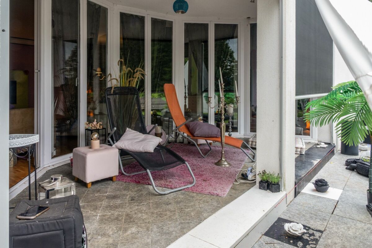 Villa exclusive et moderne avec vue imprenable et aménagements de haute qualité
