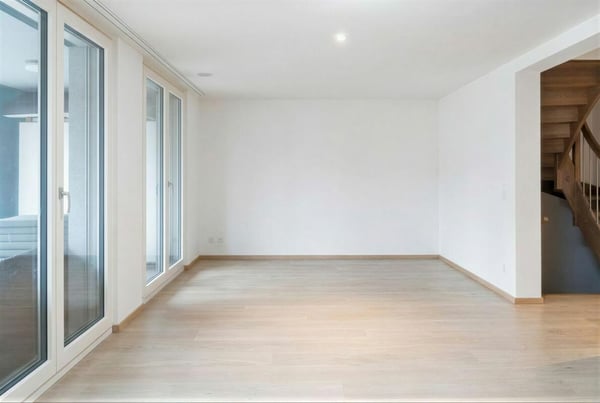Modernes 6-Zimmer-Doppeleinfamilienhaus mit Garten in Hausen am Albis 3