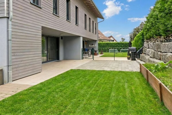 Modernes 6-Zimmer-Doppeleinfamilienhaus mit Garten in Hausen am Albis 20