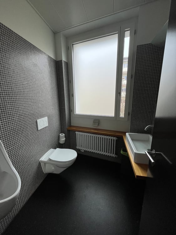 Moderne Bürofläche mit zwei Balkonen und Dachterrasse zur Untermiete 6