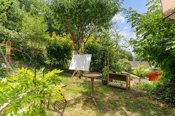 Charmantes 5.5-Zimmer-Bijou am Waldrand mit grossem Grundstück und Weitblick 2