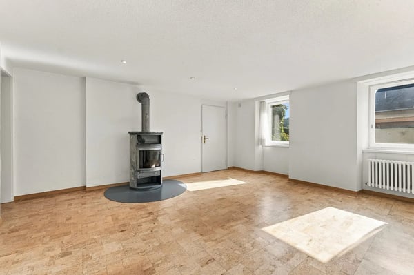 7.5-Zimmer-Haus mit Dachwohnung und Scheune in Würenlos 3