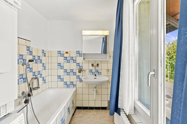 7.5-Zimmer-Haus mit Dachwohnung und Scheune in Würenlos 8