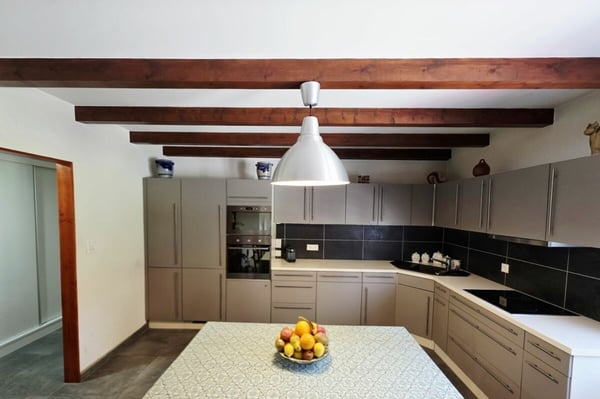 Immeuble mixte de rendement - jusqu'à 14.7%  brut avec exploitation du dancing. 14