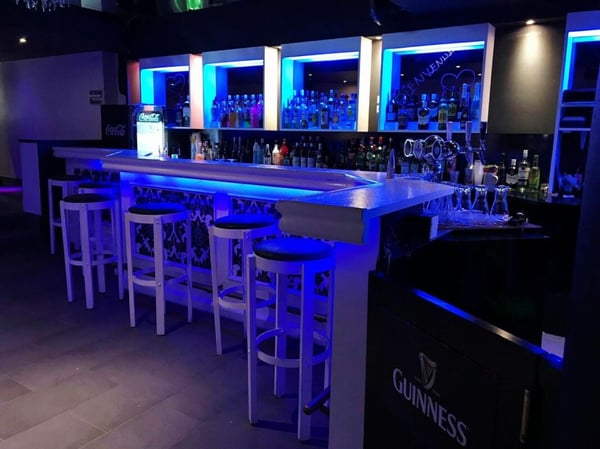 Immeuble mixte de rendement - jusqu'à 14.7%  brut avec exploitation du dancing. 11