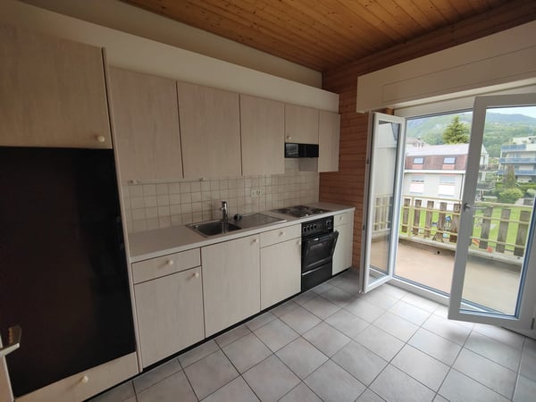 Appartement de 2.5 pièces avec balcon à Broc 2