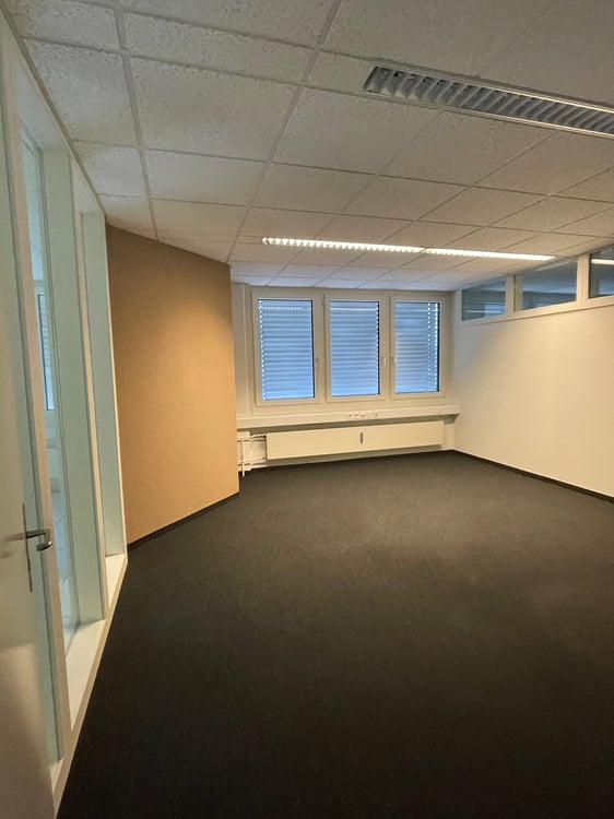 Bürofläche (Lager optional)  – Ihr neuer Standort in Hünenberg! 2