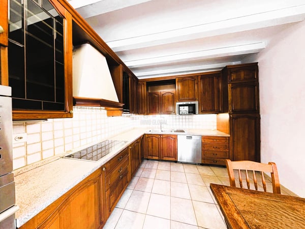 GRAZIOSA CON GIARDINO E PARZIALE VISTA LAGO 6