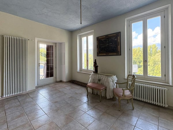 GRAZIOSA CON GIARDINO E PARZIALE VISTA LAGO 2